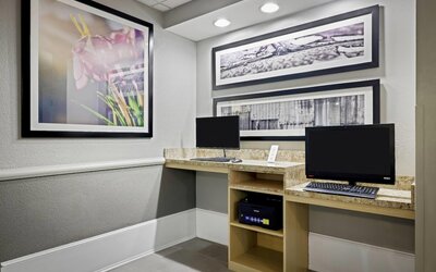 La Quinta Inn & Suites by Wyndham Miami Airport West