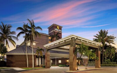 La Quinta Inn & Suites by Wyndham Miami Airport West