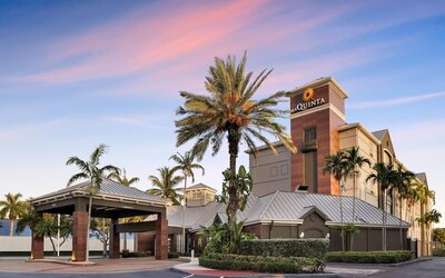 La Quinta Inn & Suites by Wyndham Miami Airport West