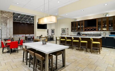 Hilton Garden Inn Chicago Downtown Riverwalk