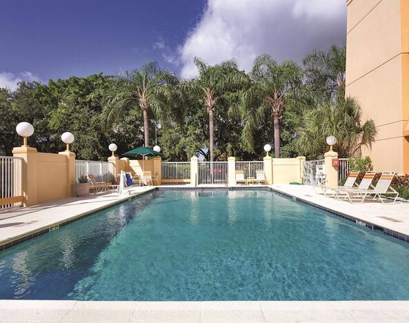 La Quinta Inn & Suites by Wyndham Miami Airport East