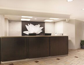 La Quinta Inn & Suites by Wyndham Miami Airport East