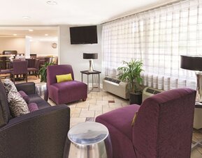 La Quinta Inn & Suites by Wyndham Miami Airport East