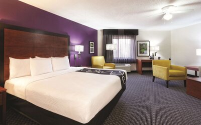 La Quinta Inn & Suites by Wyndham Miami Airport East