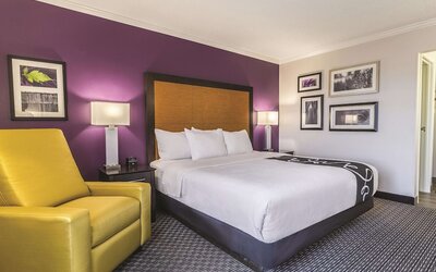 La Quinta Inn & Suites by Wyndham Miami Airport East