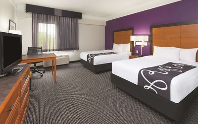 La Quinta Inn & Suites by Wyndham Miami Airport East