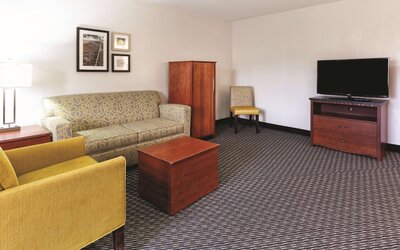 La Quinta Inn & Suites by Wyndham Miami Airport East