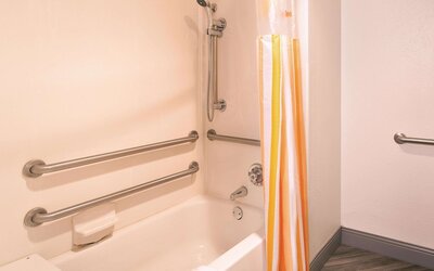 La Quinta Inn & Suites by Wyndham Miami Airport East