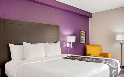 La Quinta Inn & Suites by Wyndham Miami Airport East