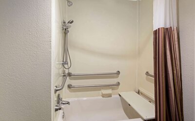 La Quinta Inn & Suites by Wyndham Miami Airport East