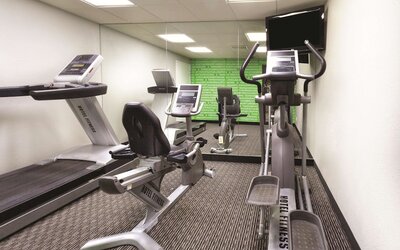 La Quinta Inn & Suites by Wyndham Miami Airport East