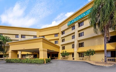 La Quinta Inn & Suites by Wyndham Miami Airport East