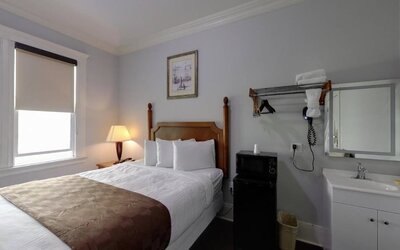 Warfield Hotel