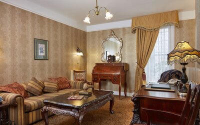 Queen Anne Hotel
