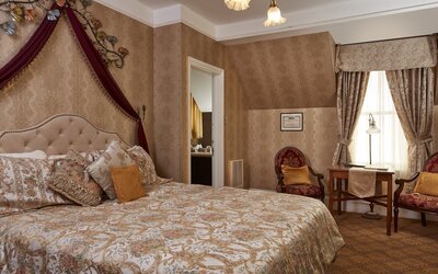 Queen Anne Hotel
