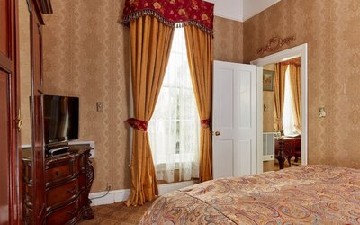 Queen Anne Hotel