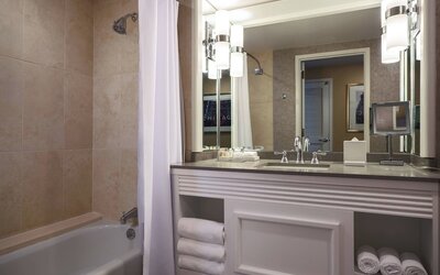 Renaissance Chicago Downtown Hotel