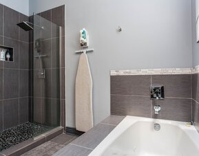 Mccormick Place Guest House