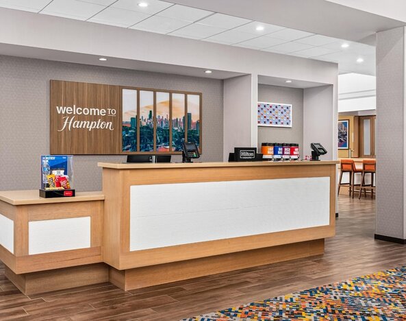 Hampton Inn Chicago North-Loyola Station