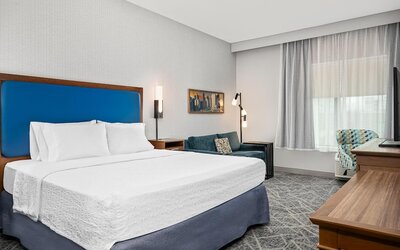Hampton Inn Chicago North-Loyola Station
