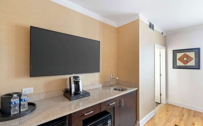 Best Western Plus Hawthorne Terrace Hotel