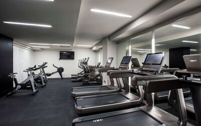 LondonHouse Chicago, Curio Collection by Hilton