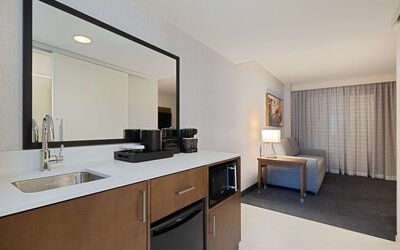 Embassy Suites by Hilton Chicago Downtown River North
