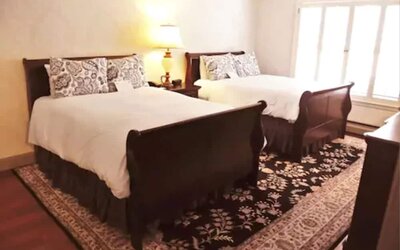 Cow Hollow Inn & Suites