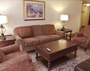 Cow Hollow Inn & Suites