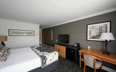 Cow Hollow Inn & Suites
