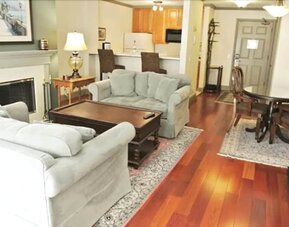 Cow Hollow Inn & Suites