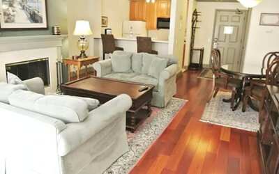 Cow Hollow Inn & Suites