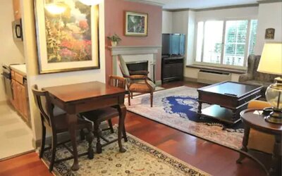 Cow Hollow Inn & Suites
