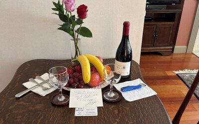 Cow Hollow Inn & Suites