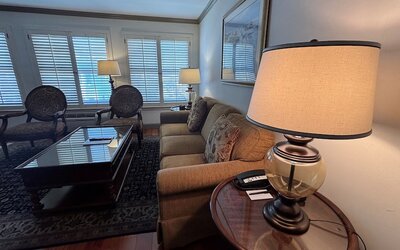 Cow Hollow Inn & Suites