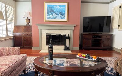 Cow Hollow Inn & Suites