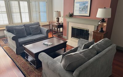 Cow Hollow Inn & Suites