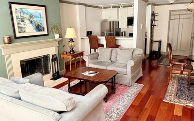 Cow Hollow Inn & Suites