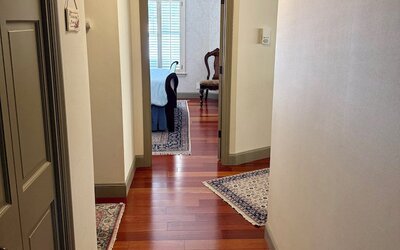 Cow Hollow Inn & Suites