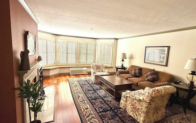 Cow Hollow Inn & Suites