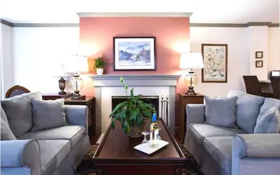 Cow Hollow Inn & Suites