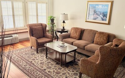 Cow Hollow Inn & Suites