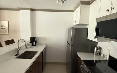Cow Hollow Inn & Suites