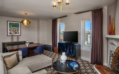 Hotel Adagio, Autograph Collection