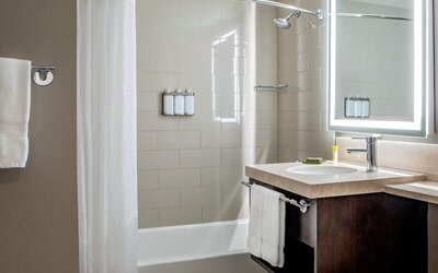 Hotel Adagio, Autograph Collection