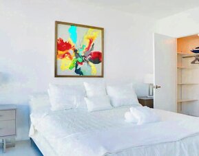 Amazing Condos at Icon Brickell With Pool