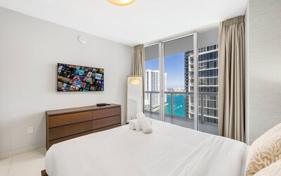 Amazing Condos at Icon Brickell With Pool