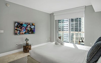 Amazing Condos at Icon Brickell With Pool
