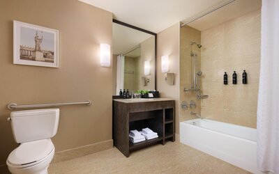 The Royal Sonesta Chicago River North