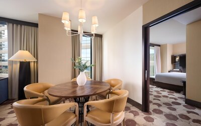 The Royal Sonesta Chicago River North